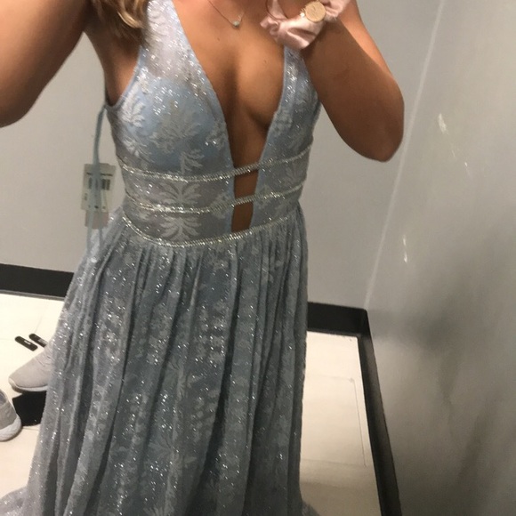 Prom dress - Picture 2 of 6